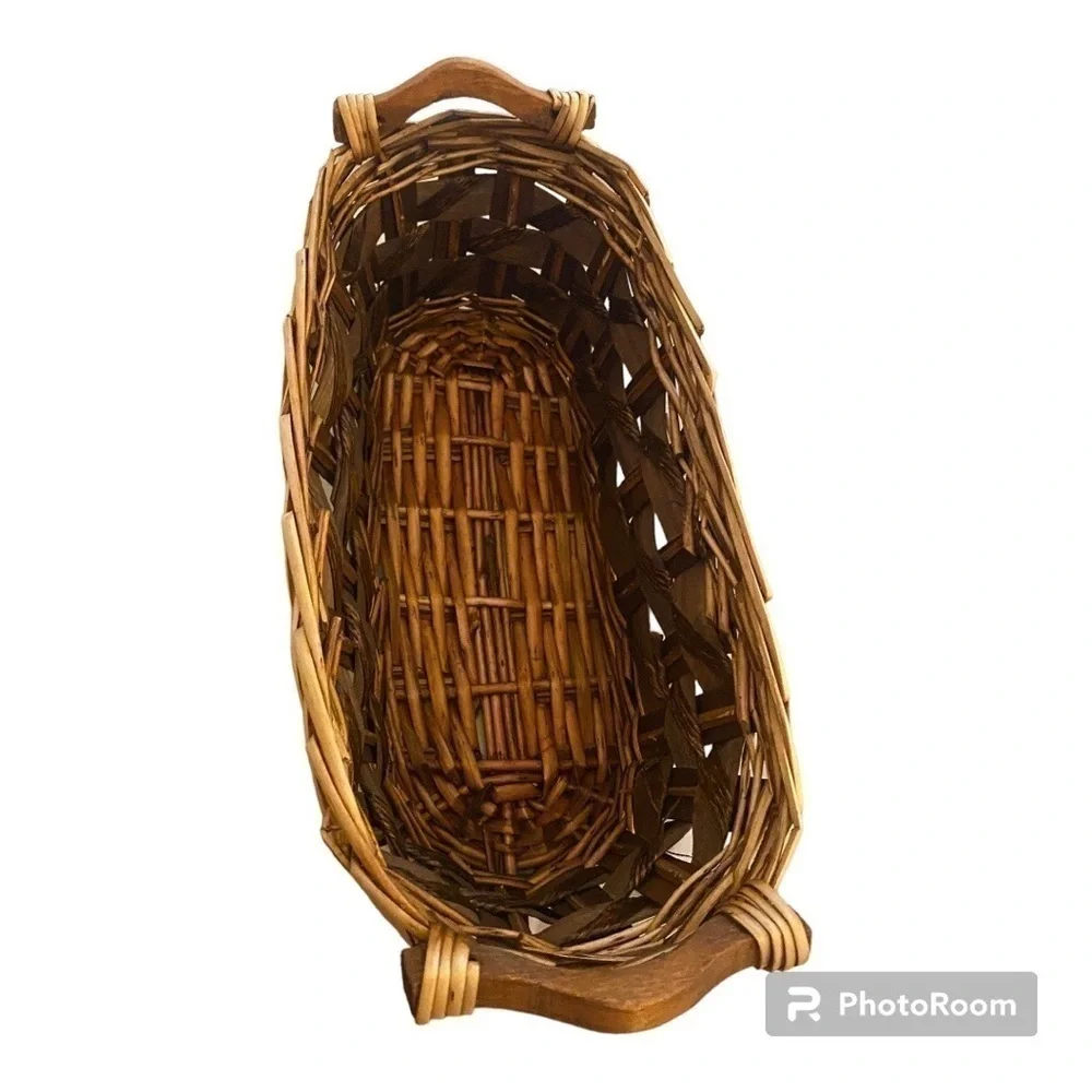 HANDWOVEN WICKER OBLONG CIRCULAR BASKET WITH HANDLES